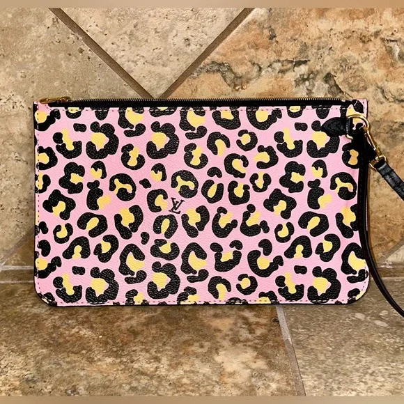 Louis Vuitton WILD AT HEART NEVERFULL WRISTLET POUCH - Picture 2 of 16